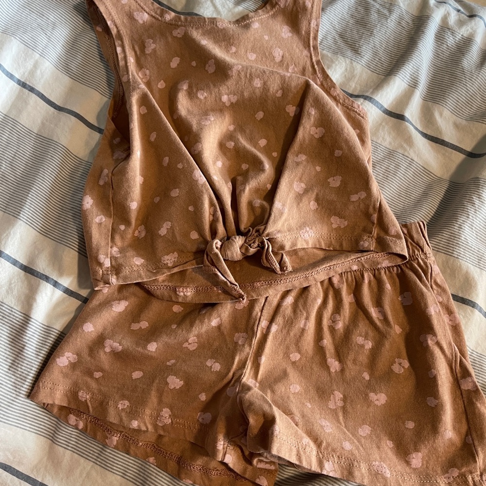 Tied tank outfit
